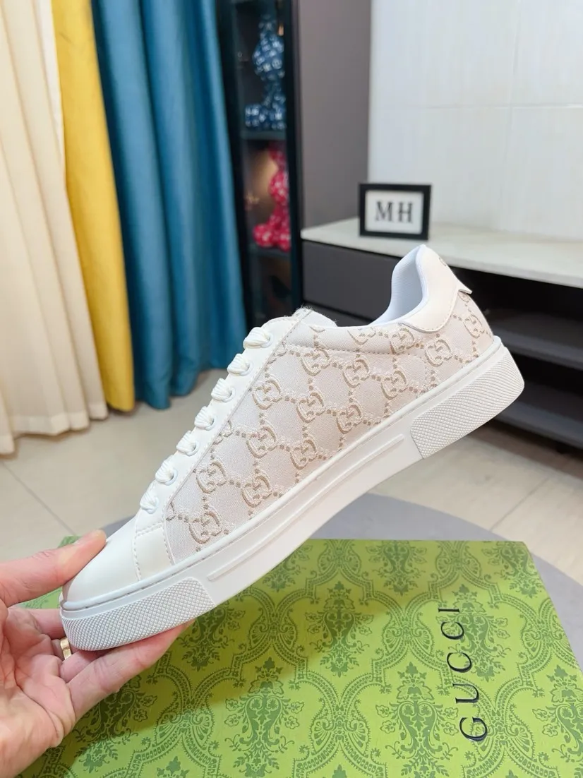 Men's men's shoes 💰400🌹🌹Gucci [Gucci] new model is on the market, the picture above is a must-sell. Top luxury brand, the latest fashionable casual men's shoes, trendy and versatile style, relaxed and sporty style, upper imported from Italy crocodile pattern cowhide ➕ genuine leather lining and ultra-fine workmanship. Original personalized and fashionable semi-air cushion raised outsole, light and comfortable on the foot, size 38-44